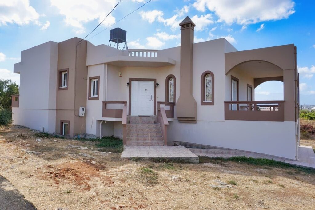 Thumbnail of http://For%20sale%20detached%20house%20on%20a%20big%20plot%20of%20land%20in%20Chorafakia,%20Crete