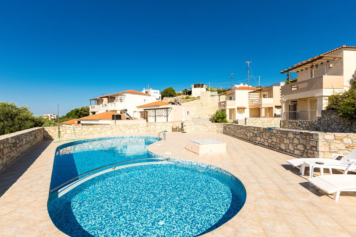 Villa in Megala Chorafia - Image 2