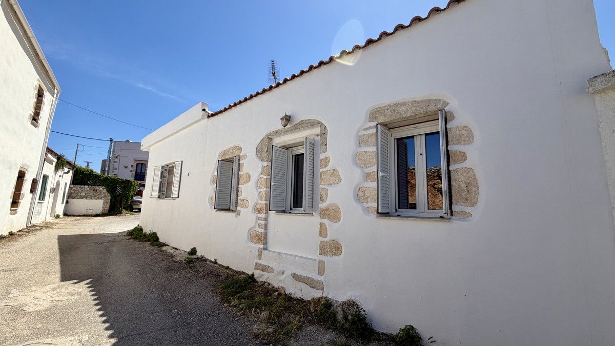 Villa in Plaka - view 1