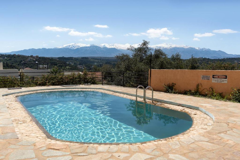 Villa in Almirida - Image 2