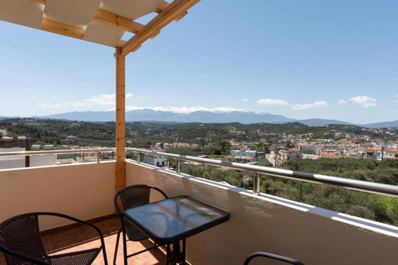 Villa in Almirida - Image 4