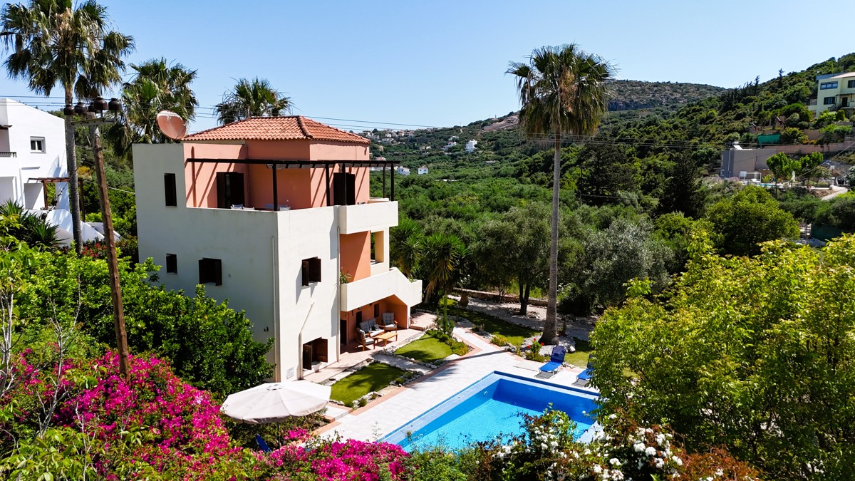 Villa in Almirida - Image 2