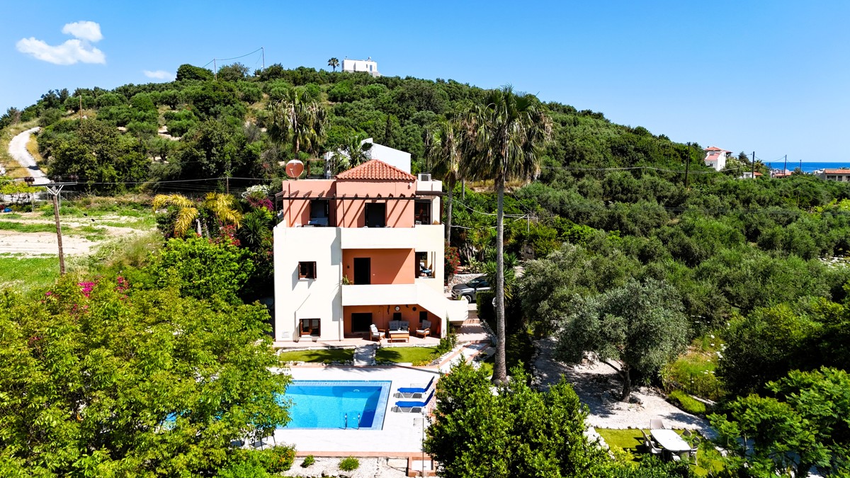 Villa in Almirida - Image 3