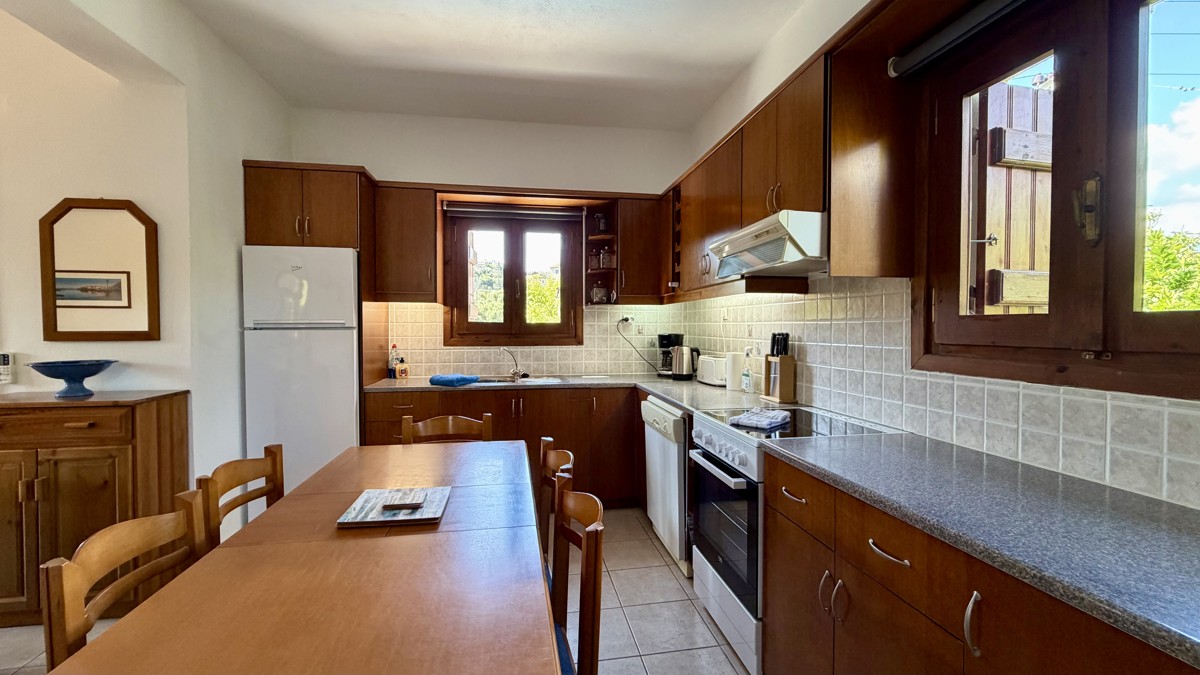 Villa in Almirida - Image 4