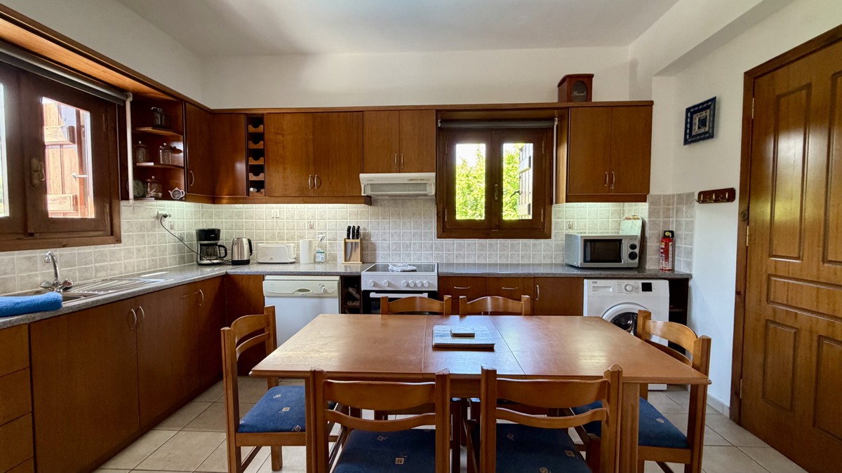 Villa in Almirida - Image 5